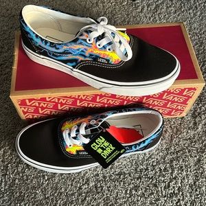 Glow-in-the-dark lightning vans W7.5 M6